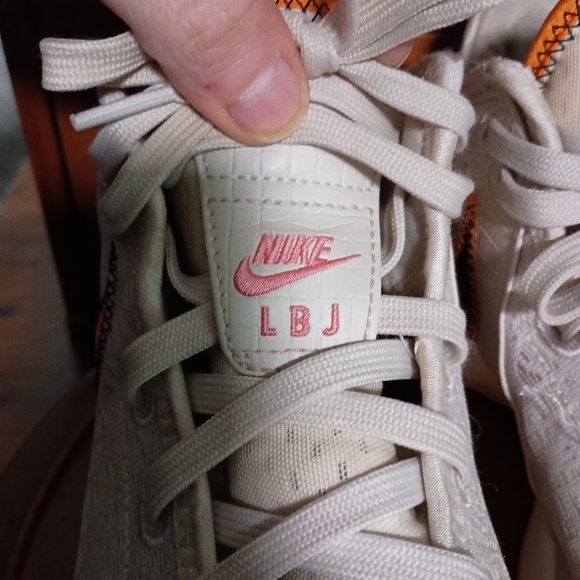 Nike Zoom LeBron James NXXT Sneakers with Pink and Orange Accents_8.5 - Picture 11 of 11